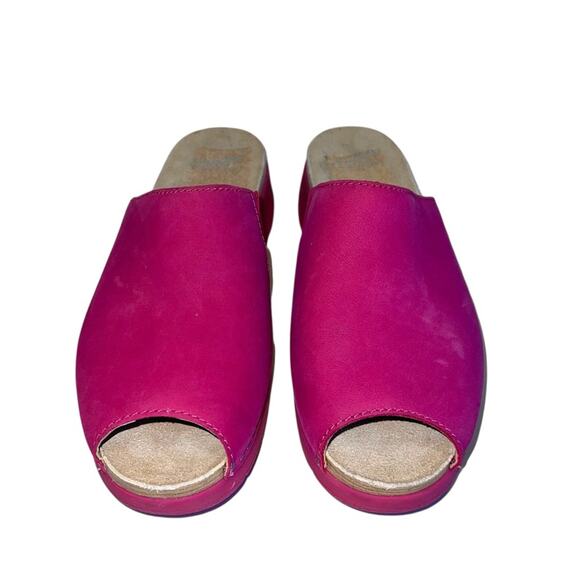 DANSKO women ravyn slip on sandal in fuchsia - Picture 3 of 10